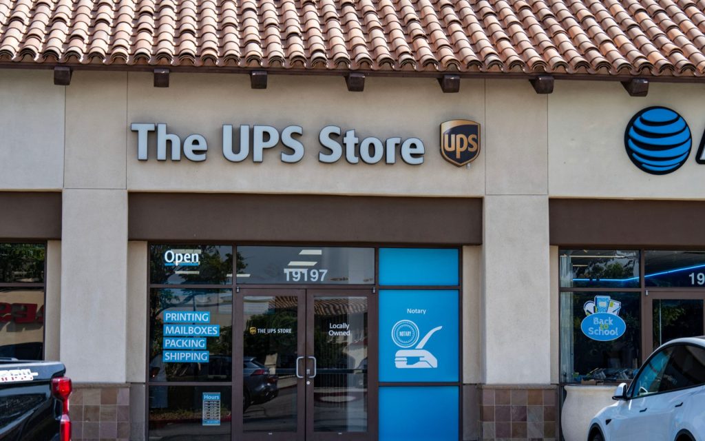 Retail Drop-Off vs. On-Site Shredding
